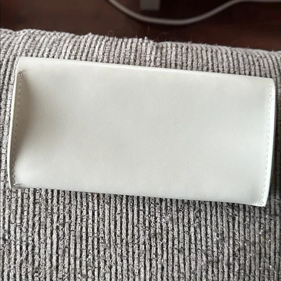 Burberry white glasses case black velvet interior - Picture 3 of 3